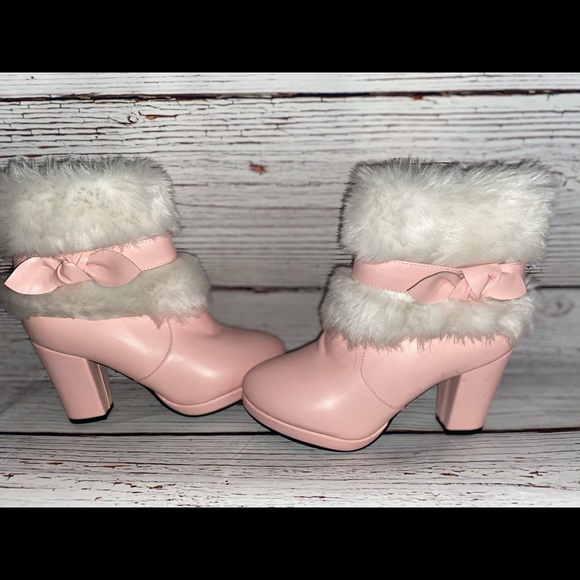 Pink boots with the fur! - Picture 7 of 7